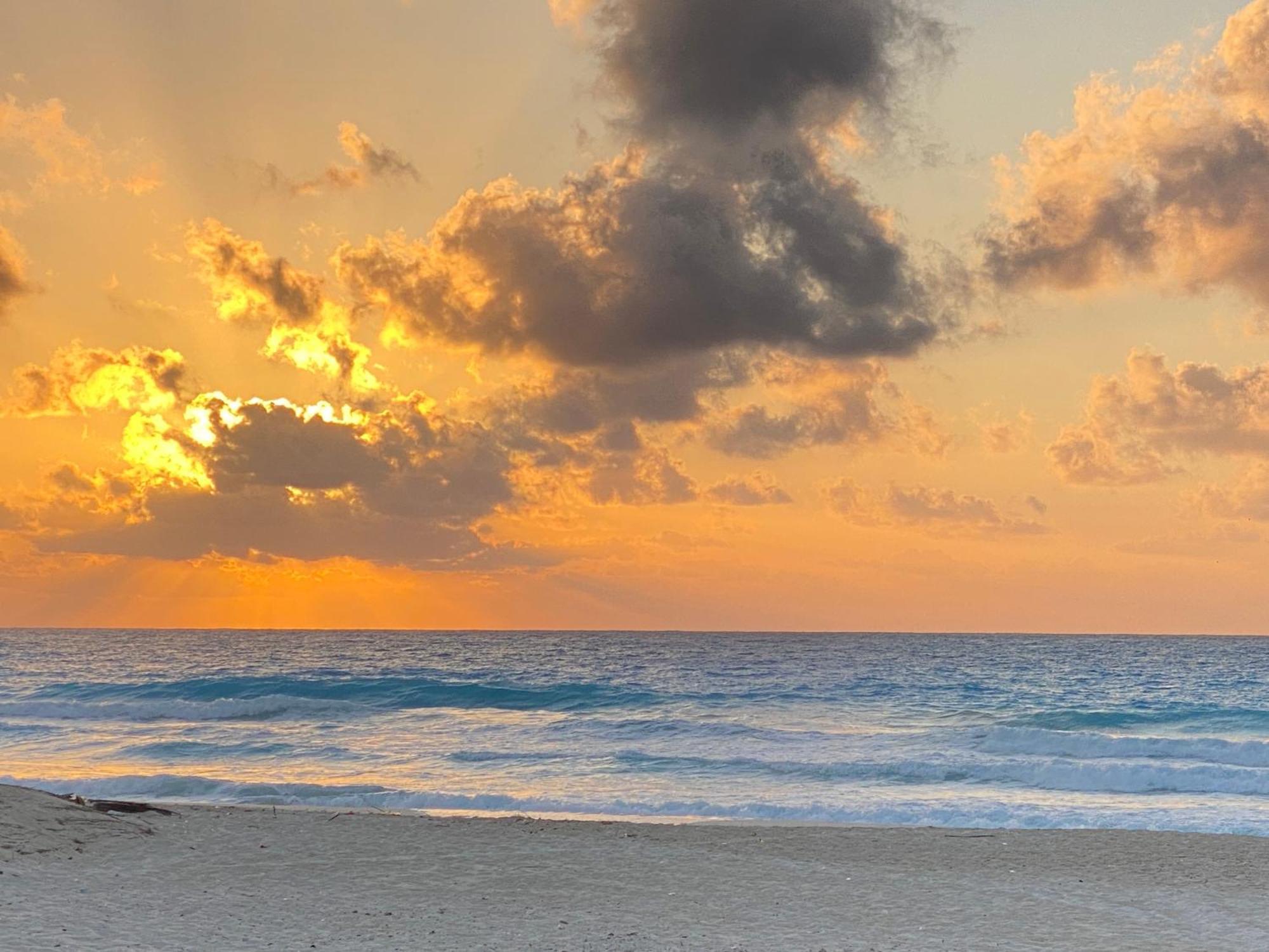 Borg El Arab Beach Resort Luaran gambar Sunset at the beach